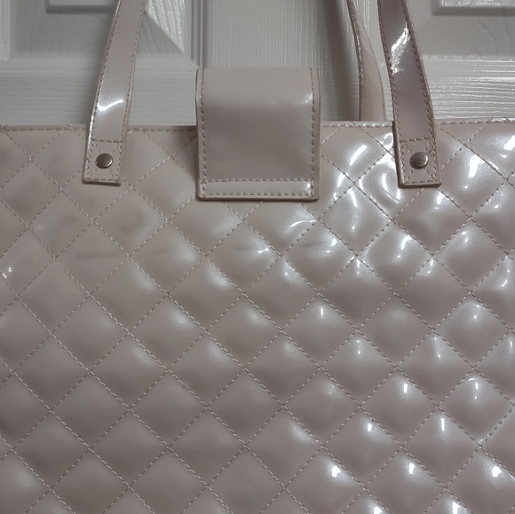 Hello Kitty Quilted Look Peal/white Color NWT - Picture 13 of 16